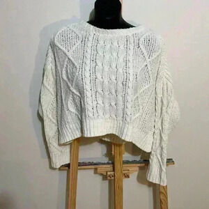 Arizona jean co. White long sleeve short sweater size medium